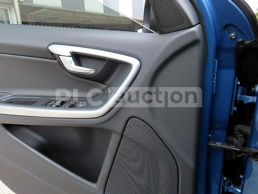Volvo V60, снимка 11 - Автомобили и джипове - 54147636
