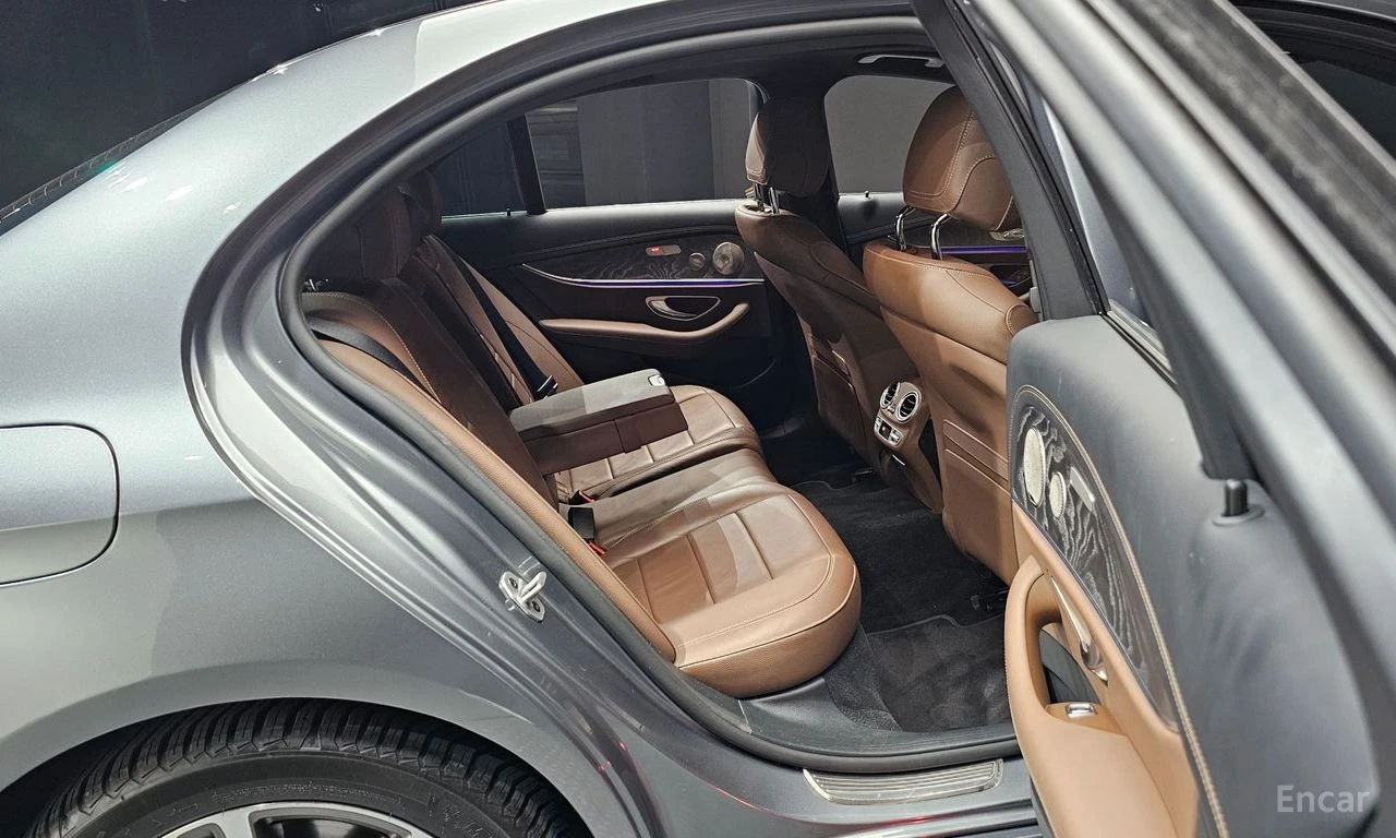 Mercedes-Benz E 350 4MATIC* BURMESTER* ОБДУХВАНЕ* ХЕДЪП* 360КАМЕРА* , снимка 14 - Автомобили и джипове - 54934347