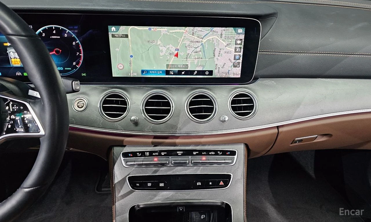 Mercedes-Benz E 350 4MATIC* BURMESTER* ОБДУХВАНЕ* ХЕДЪП* 360КАМЕРА* , снимка 10 - Автомобили и джипове - 54934347