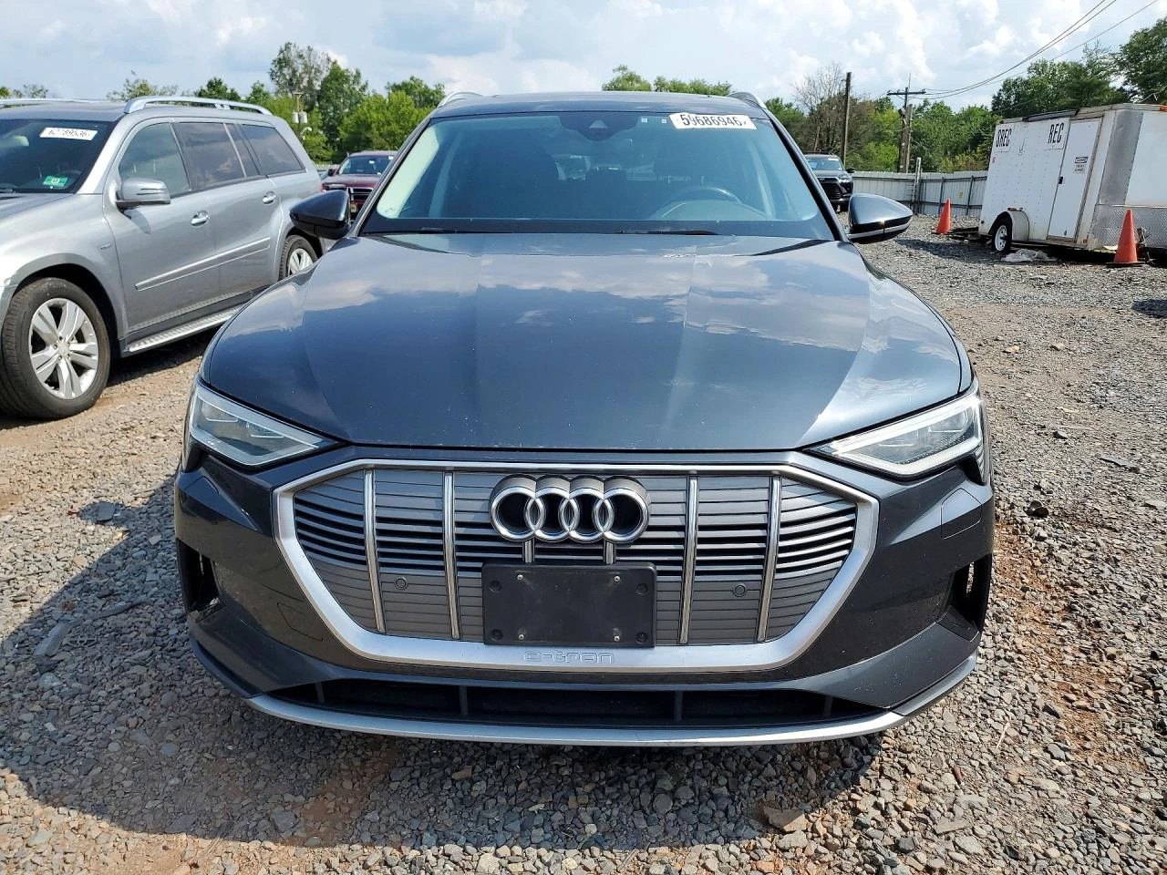 Audi E-Tron Premium, снимка 5 - Автомобили и джипове - 55534802