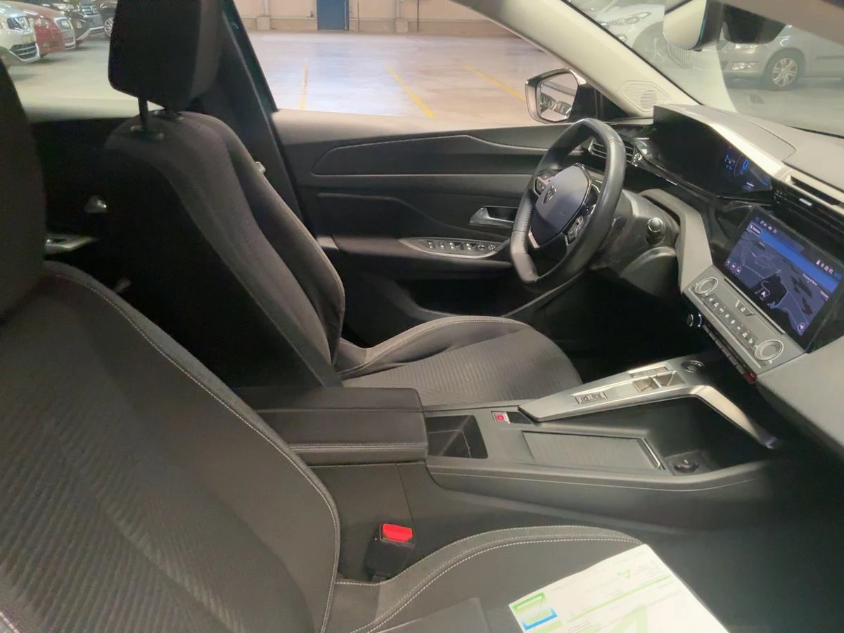 Peugeot 308 1.6 Plug-in Hybrid , снимка 9 - Автомобили и джипове - 55544235