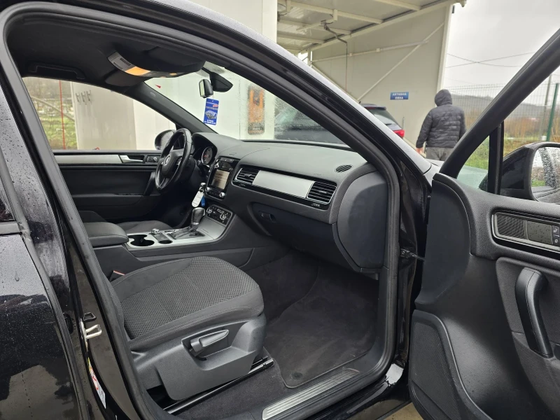 VW Touareg 3.0TDI 239к.с 4х4 tiptronic, снимка 13 - Автомобили и джипове - 52671478
