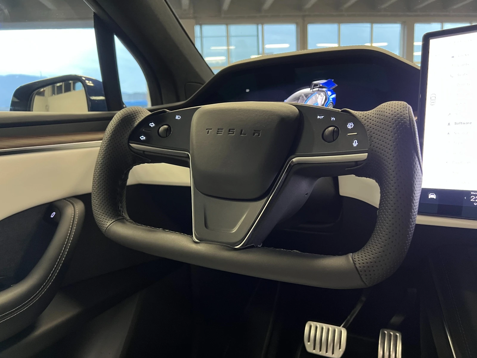 Tesla Model X LONG RANGE  - изображение 9