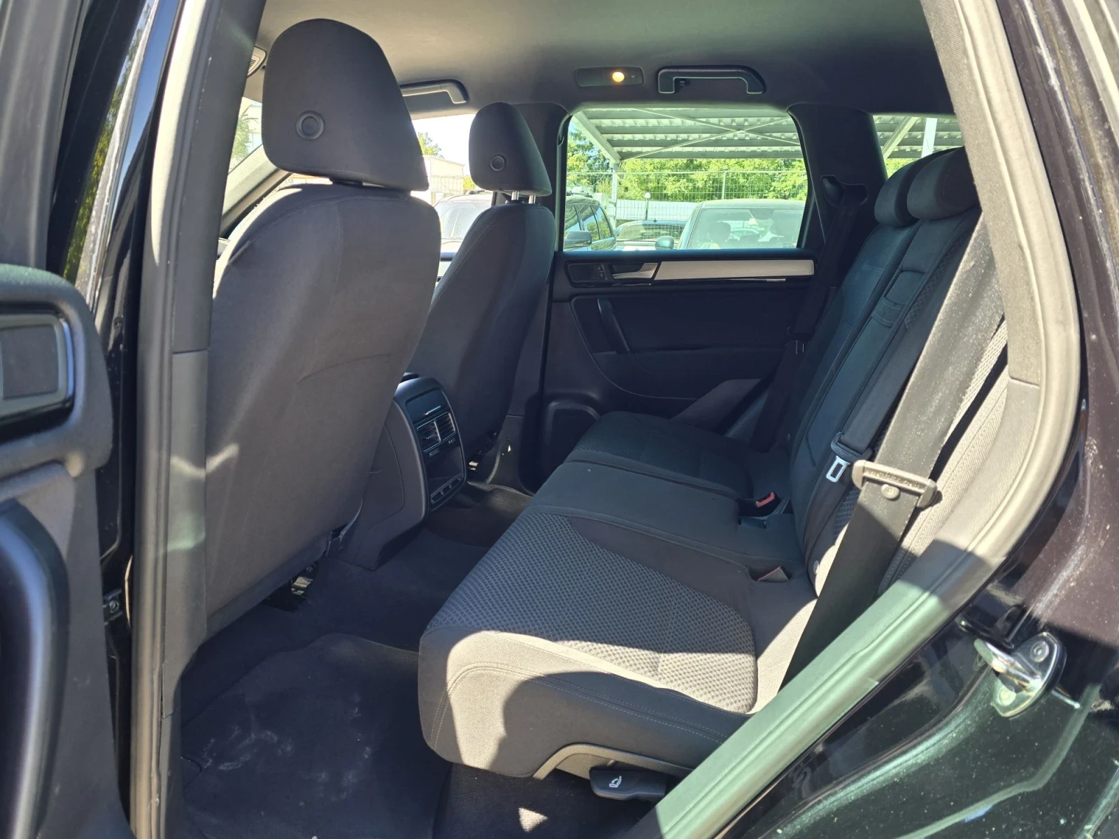 VW Touareg 3.0TDI 239к.с 4х4 tiptronic, снимка 11 - Автомобили и джипове - 52671478