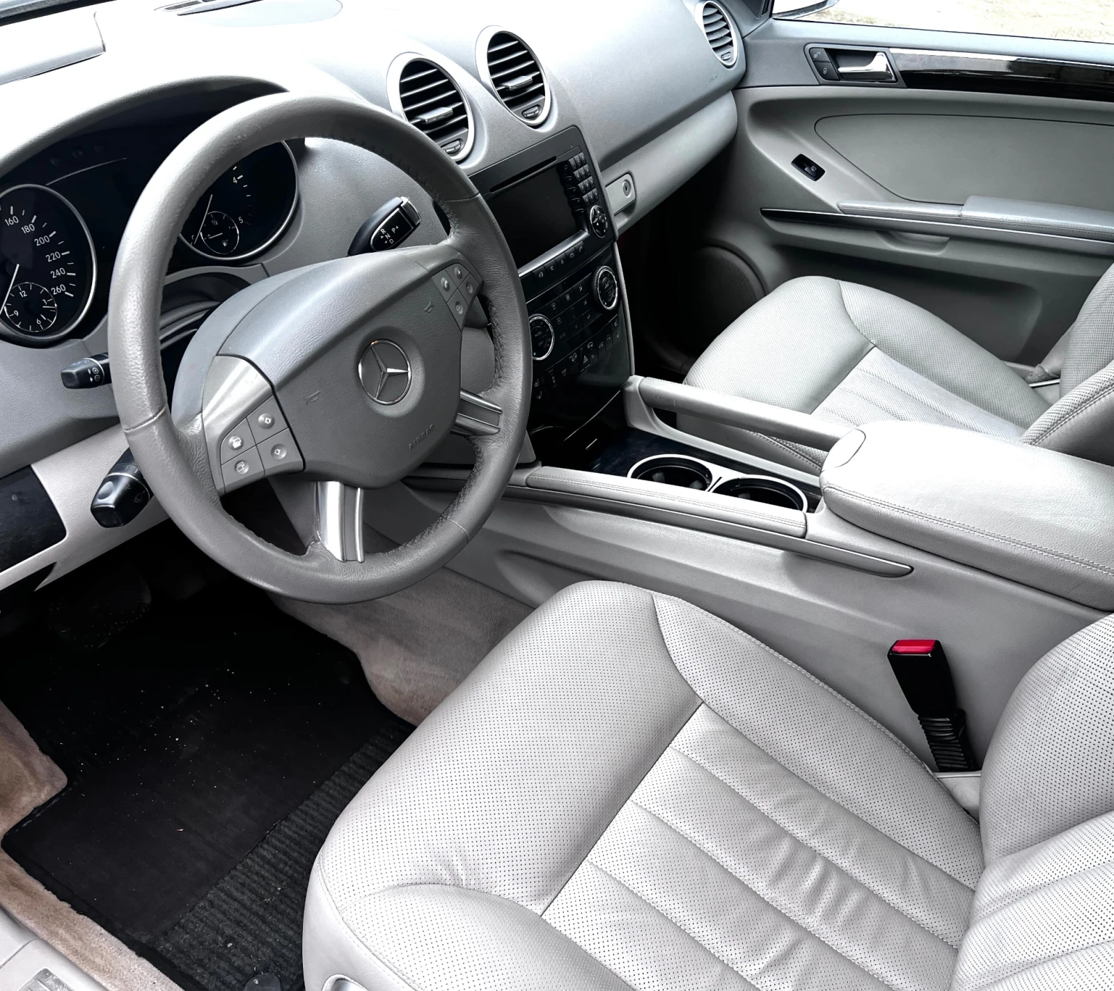 Mercedes-Benz ML 320, снимка 9 - Автомобили и джипове - 54043952