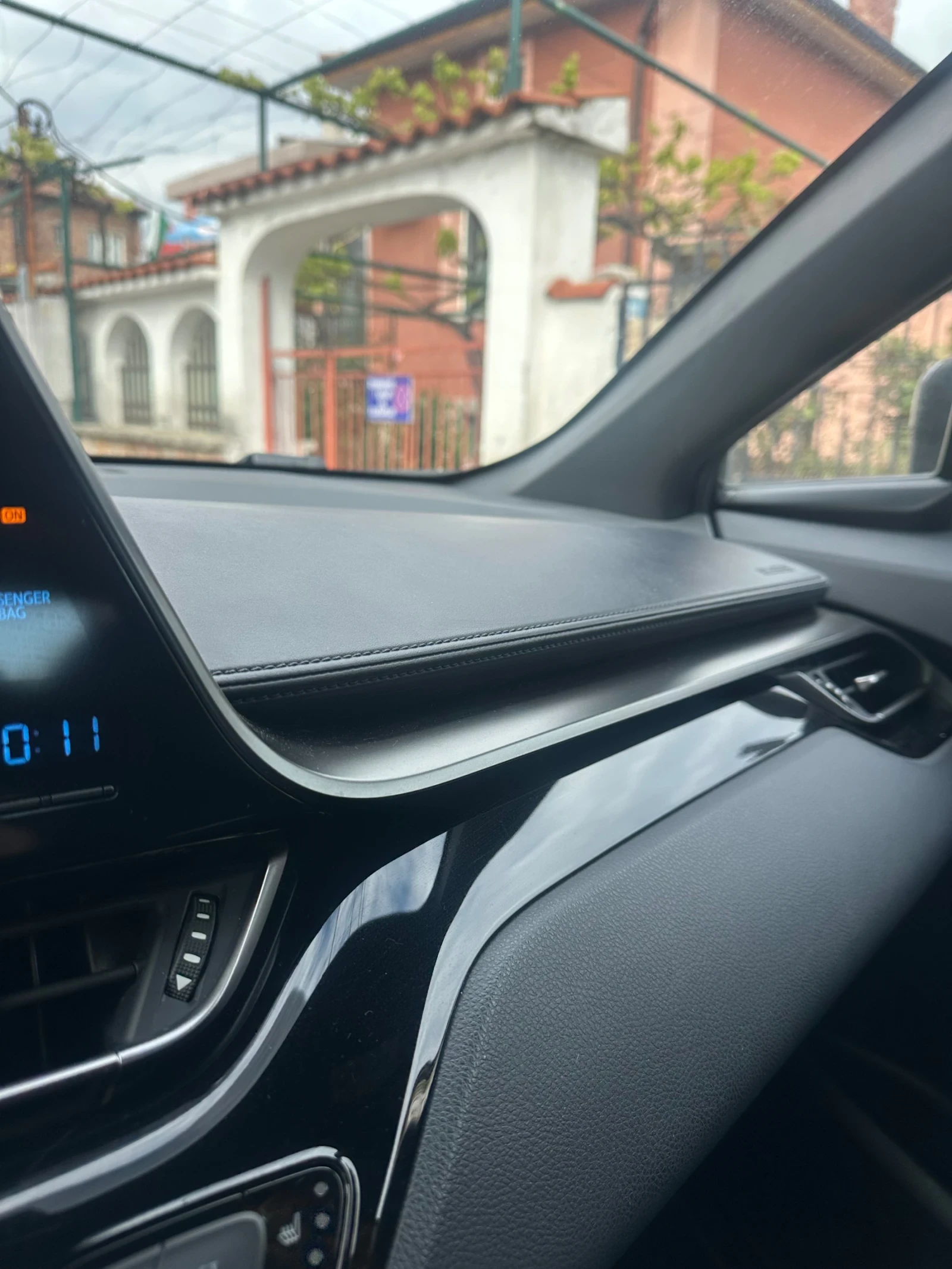 Toyota C-HR, снимка 8 - Автомобили и джипове - 54386407