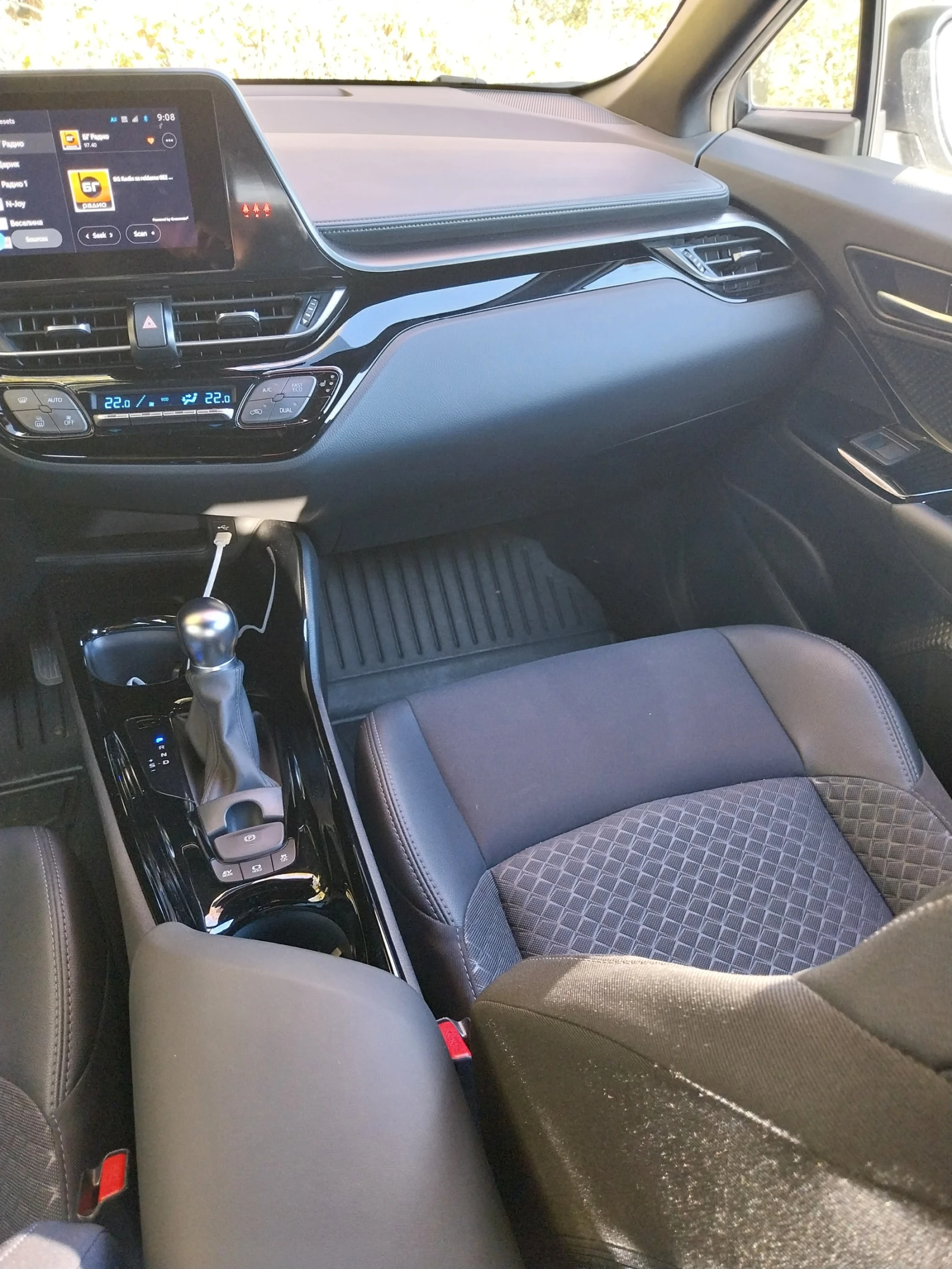 Toyota C-HR 2.0 HYBRID, снимка 14 - Автомобили и джипове - 54629463