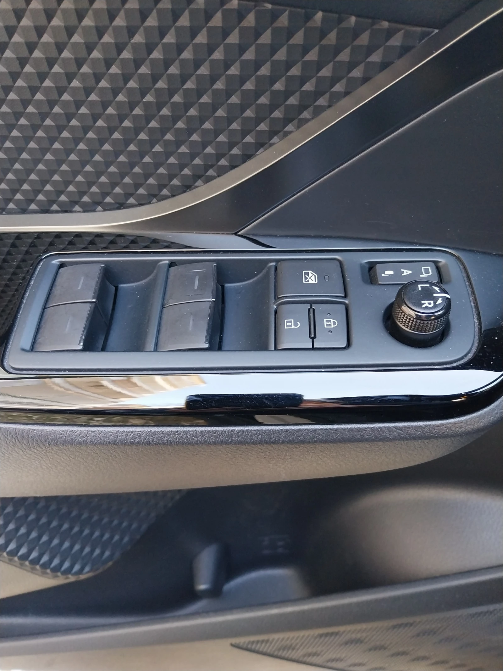 Toyota C-HR 2.0 HYBRID, снимка 9 - Автомобили и джипове - 54629463