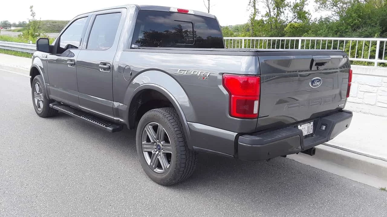 Ford F150 * LARIAT 4WD SuperCrew 5.5' Box * CARFAX * , снимка 4 - Автомобили и джипове - 55475120