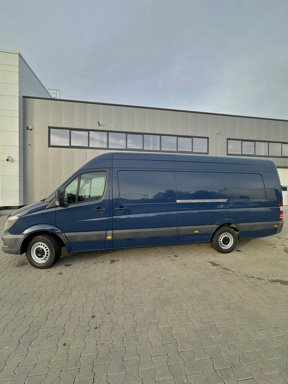 Mercedes-Benz Sprinter 2, 2 313 С ДВЕ СТРАНИЧНИ ВРАТИ , снимка 2 - Бусове и автобуси - 54896102