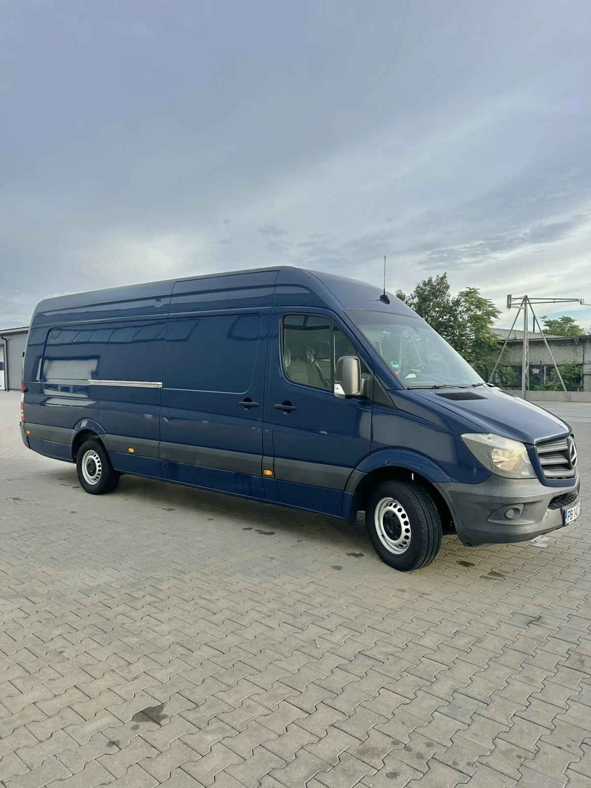 Mercedes-Benz Sprinter 2, 2 313 С ДВЕ СТРАНИЧНИ ВРАТИ 