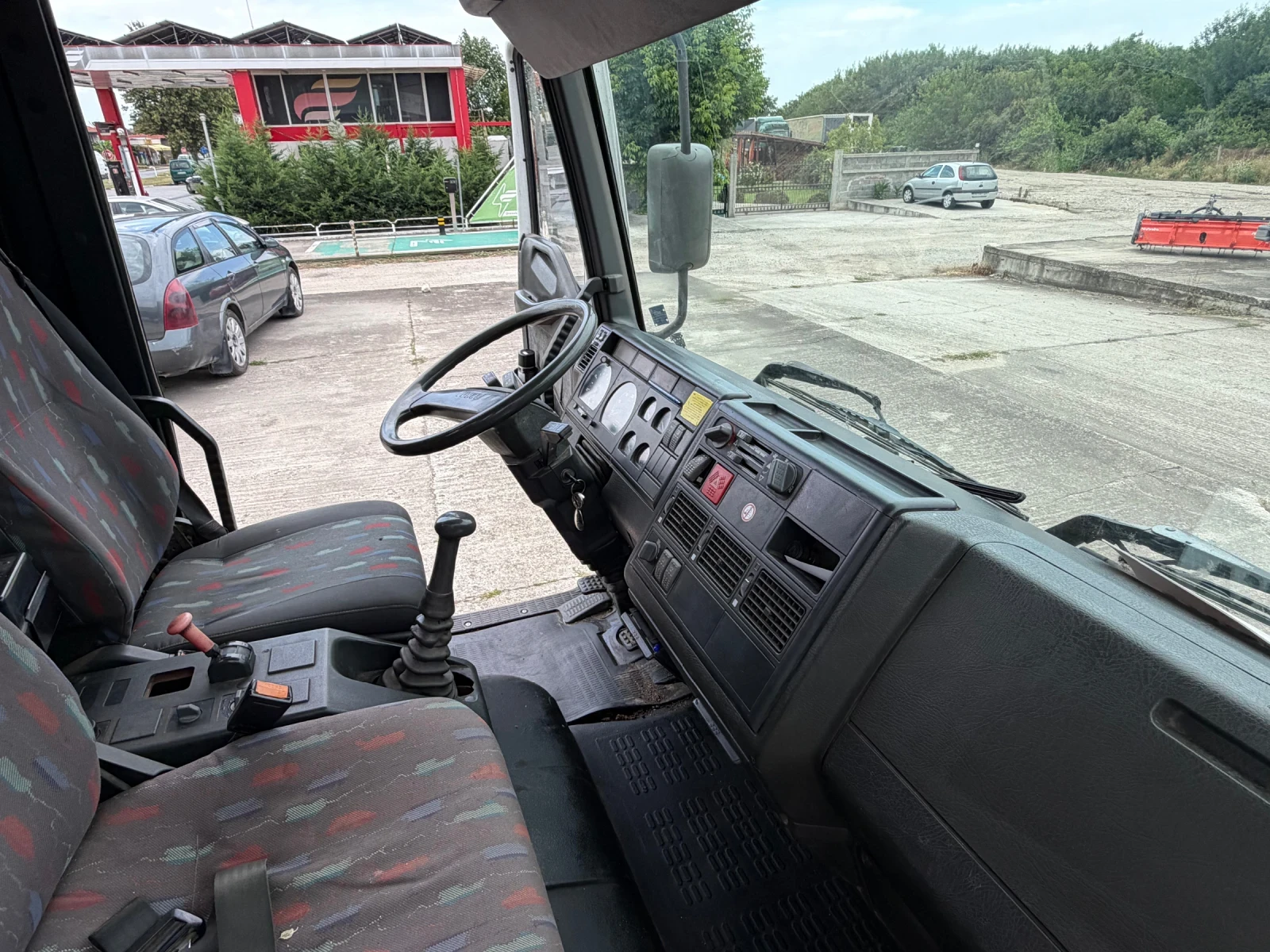 Iveco 120e18 * 88 000км* Перфектен* , снимка 9 - Камиони - 55135667