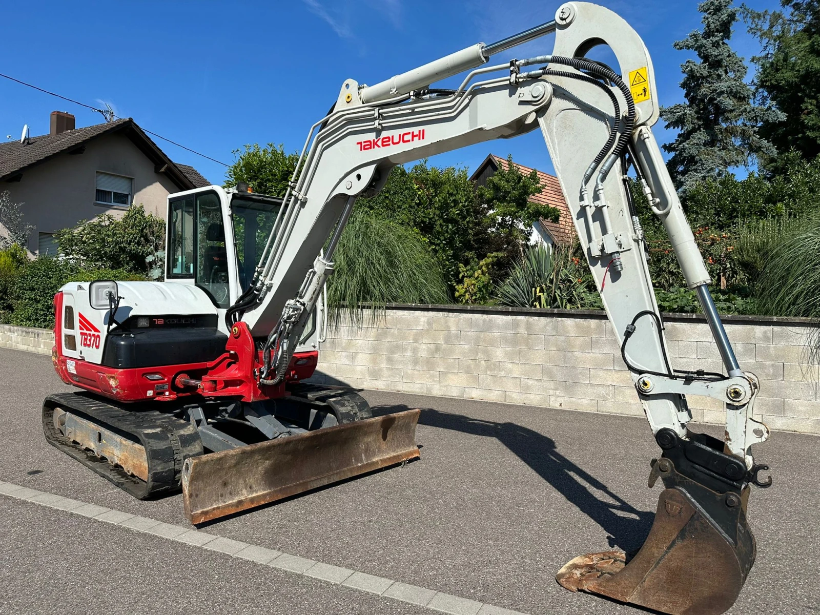 Багер Takeuchi TB 370, снимка 1