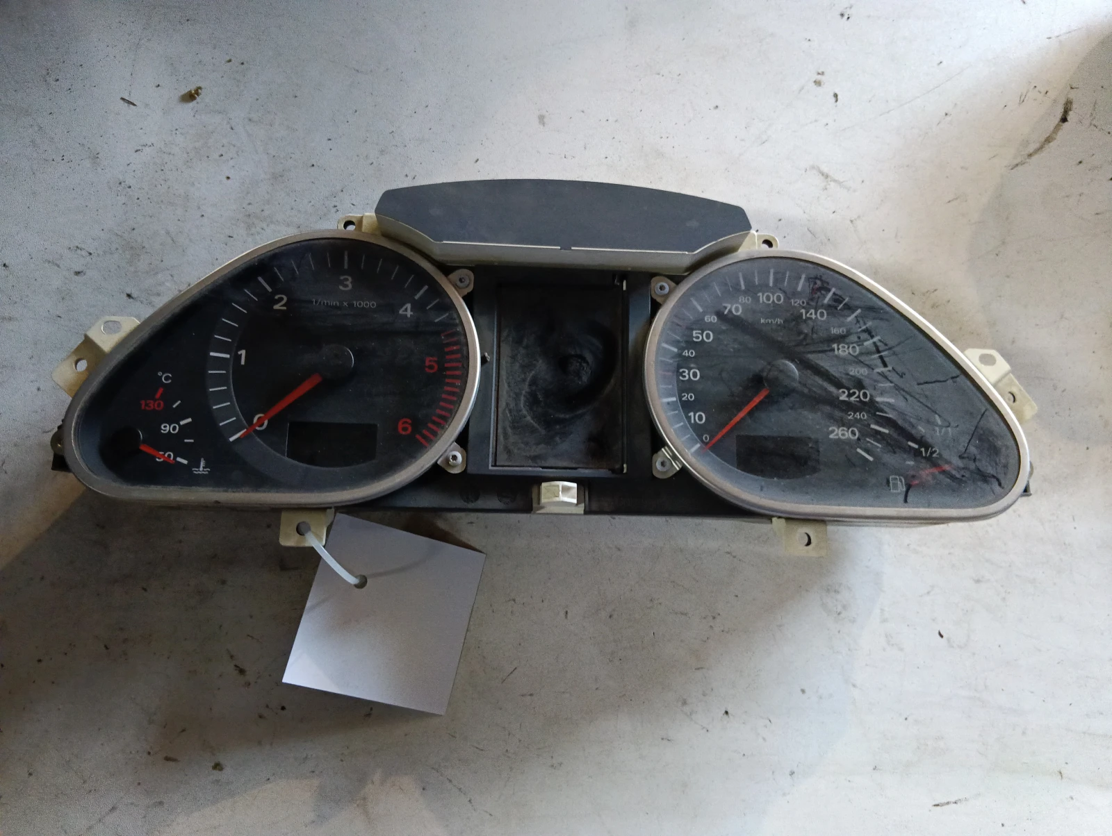 километраж червен 4F0920900L 4F0910900 Audi A6