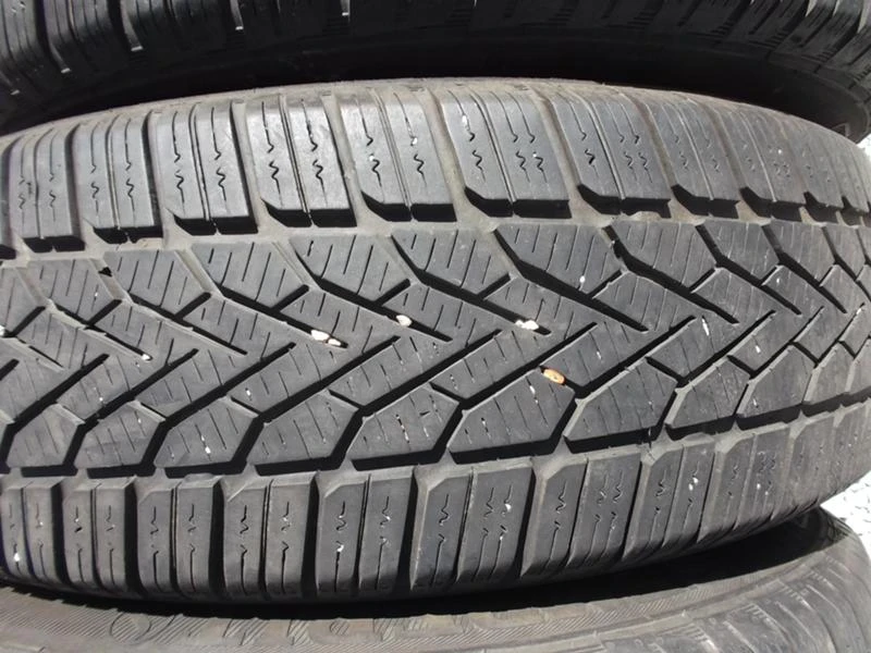 Гуми Зимни 175/65R15, снимка 4 - Гуми и джанти - 14599941