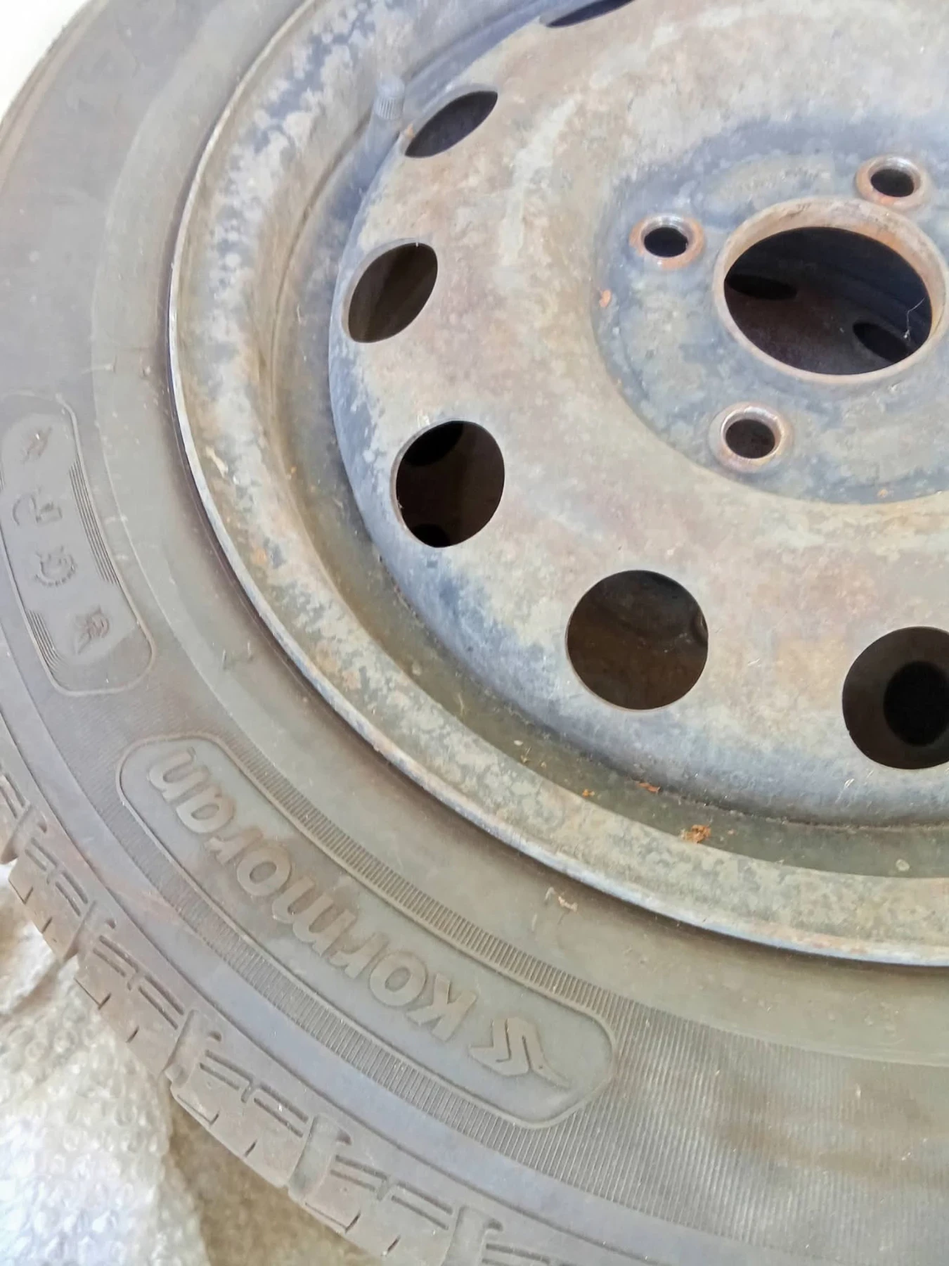 Гуми Зимни 175/65R14, снимка 6 - Гуми и джанти - 55297105