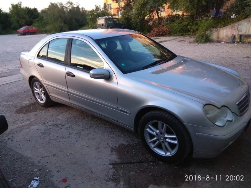 Mercedes-Benz C 180 Само на части се продава, снимка 2 - Автомобили и джипове - 48853918