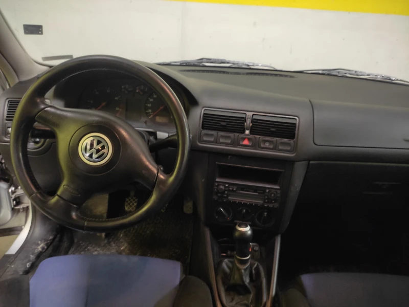 VW Golf 1.9, снимка 10 - Автомобили и джипове - 48773315