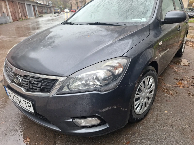 Kia Ceed 1.4i, снимка 11 - Автомобили и джипове - 52650650