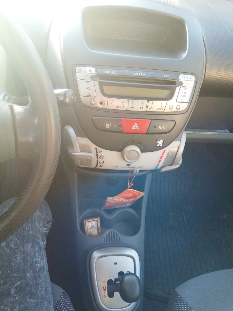 Peugeot 107 С две врати, снимка 7 - Автомобили и джипове - 53431386