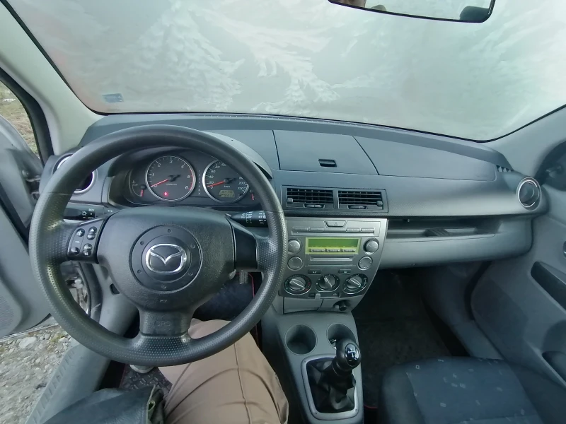 Mazda 2, снимка 8 - Автомобили и джипове - 53473398