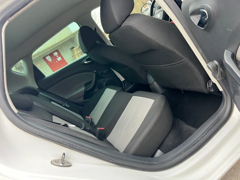 Seat Ibiza 1.6 TDI LED XENON, снимка 10 - Автомобили и джипове - 53512162