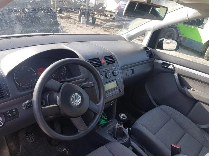 VW Touran 1.9tdi, снимка 5 - Автомобили и джипове - 23657730