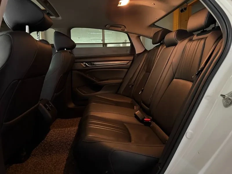 Honda Accord 2.0 Hybrid Touring, снимка 11 - Автомобили и джипове - 55921815