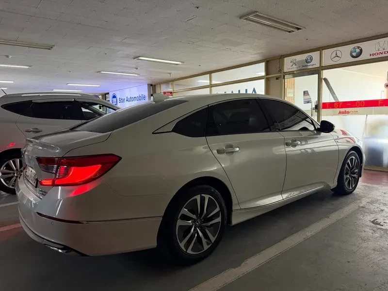 Honda Accord 2.0 Hybrid Touring, снимка 4 - Автомобили и джипове - 55921815