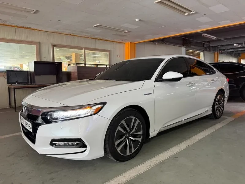 Honda Accord 2.0 Hybrid Touring, снимка 3 - Автомобили и джипове - 55921815