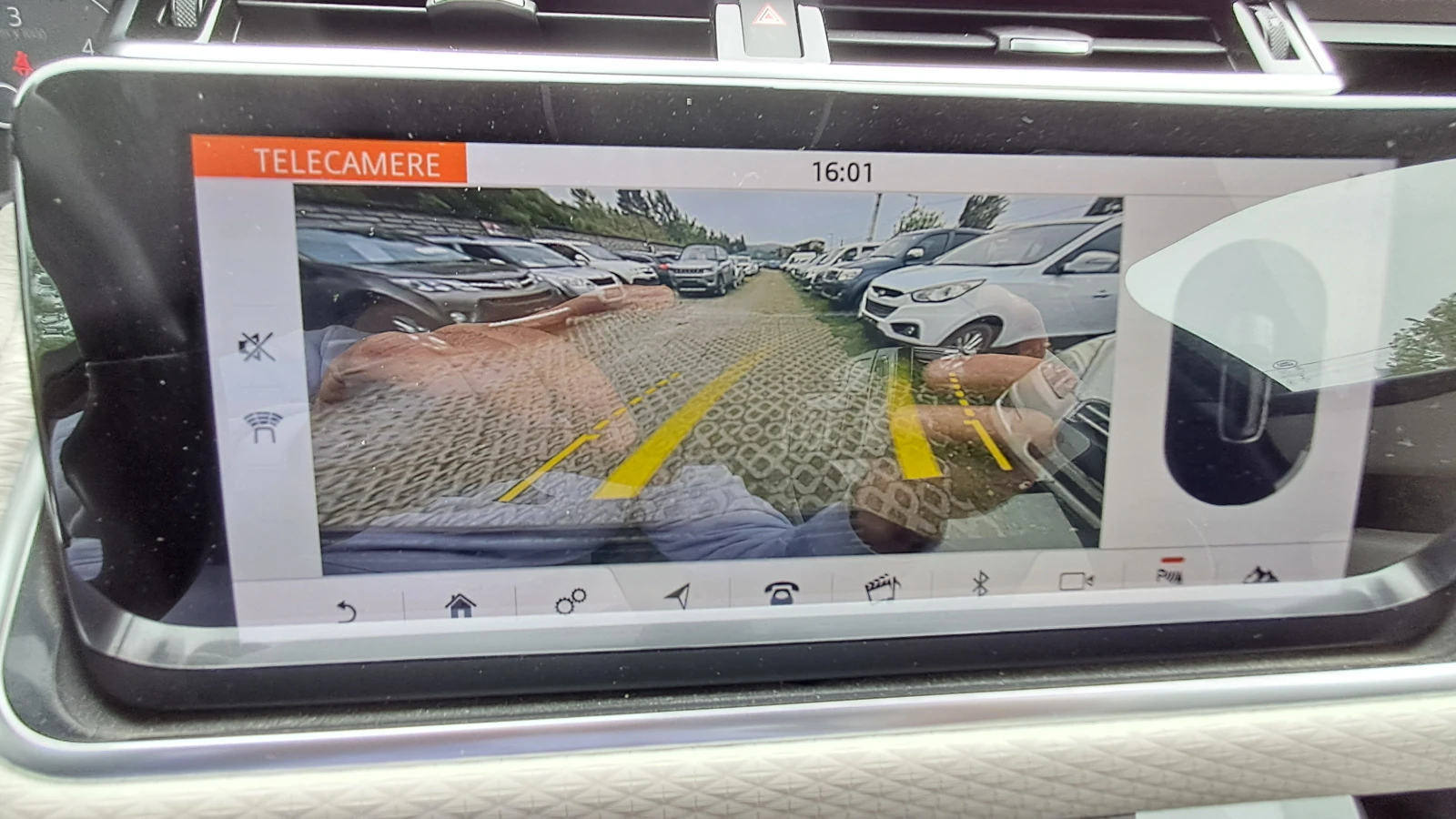 Land Rover Range Rover Velar R-DYNAMIC FULL РЕАЛ КМ ИЗКЛЮЧИТЕЛН СЕРВ КНИЖ УНИКТ, снимка 14 - Автомобили и джипове - 32911363