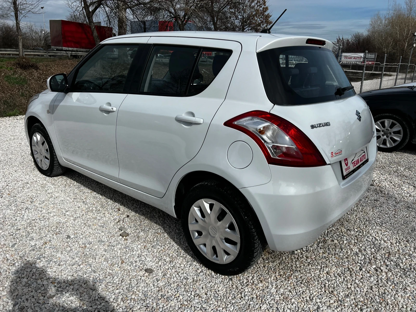 Suzuki Swift 1.2i 4x4 156000KM SWISS EDITION - изображение 6