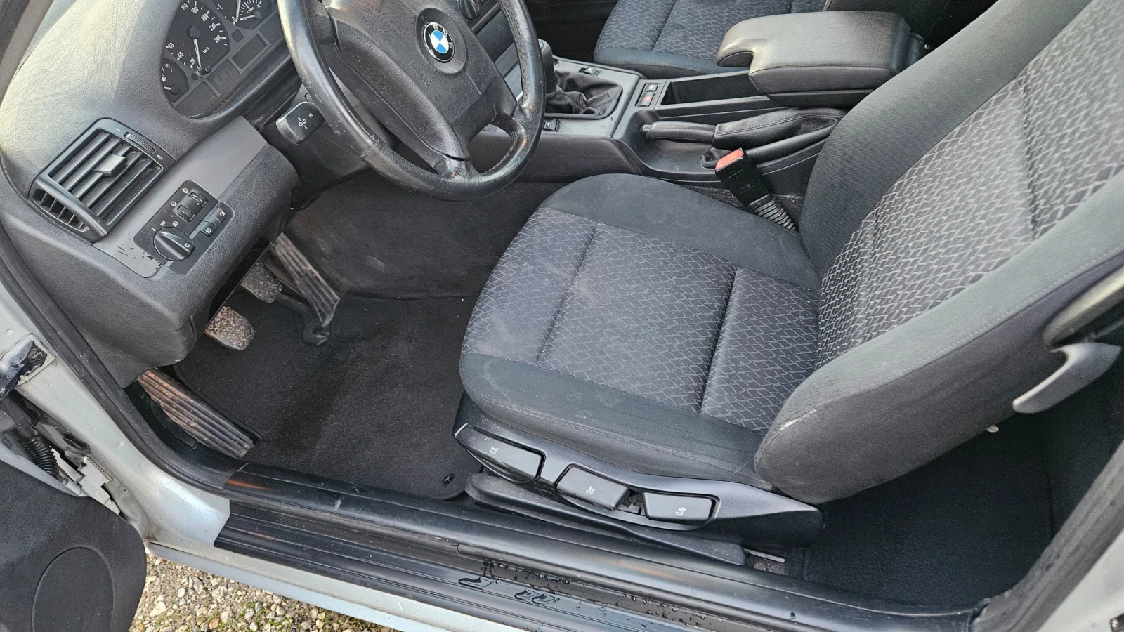 BMW 316 Компакт 1.8и клима, снимка 12 - Автомобили и джипове - 53742938