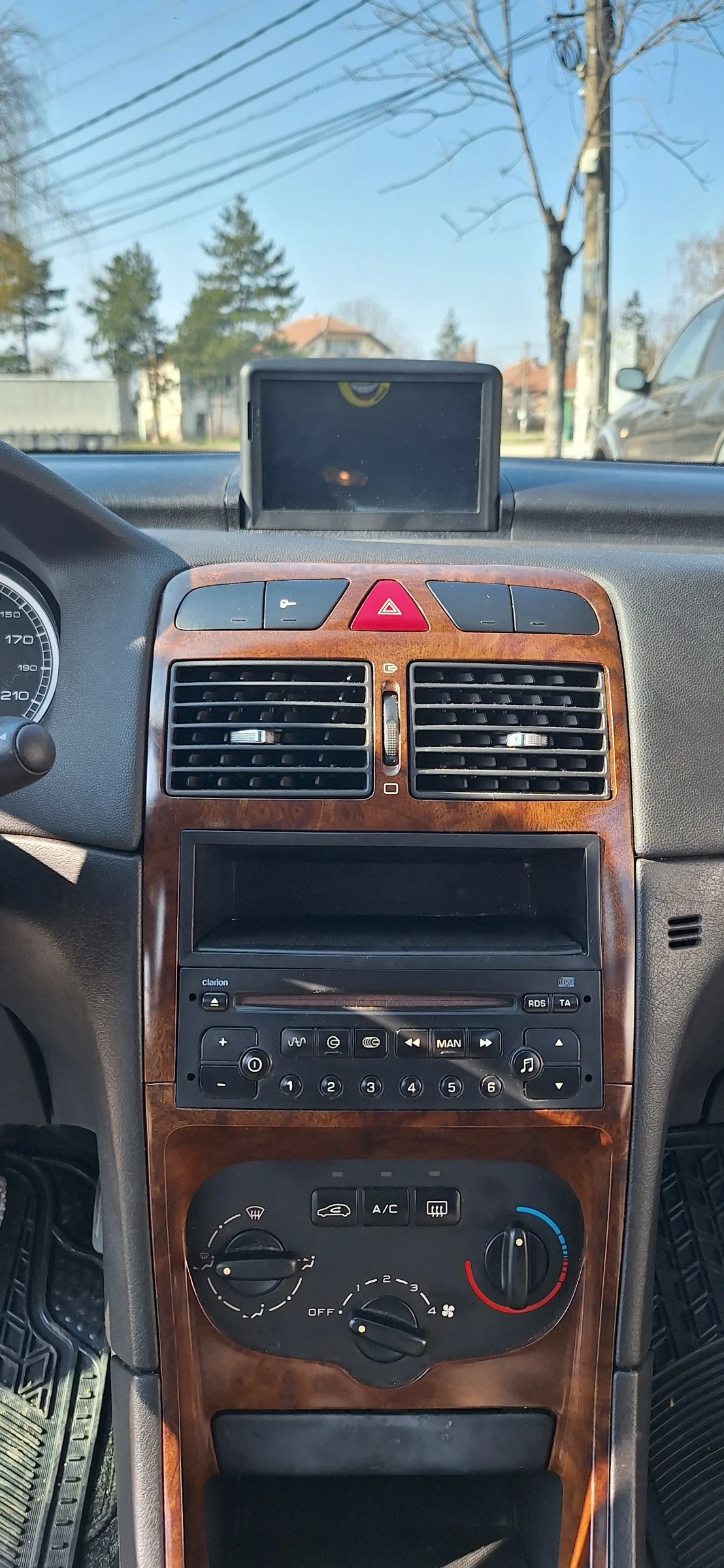 Peugeot 307 2.0 HDI  - изображение 8