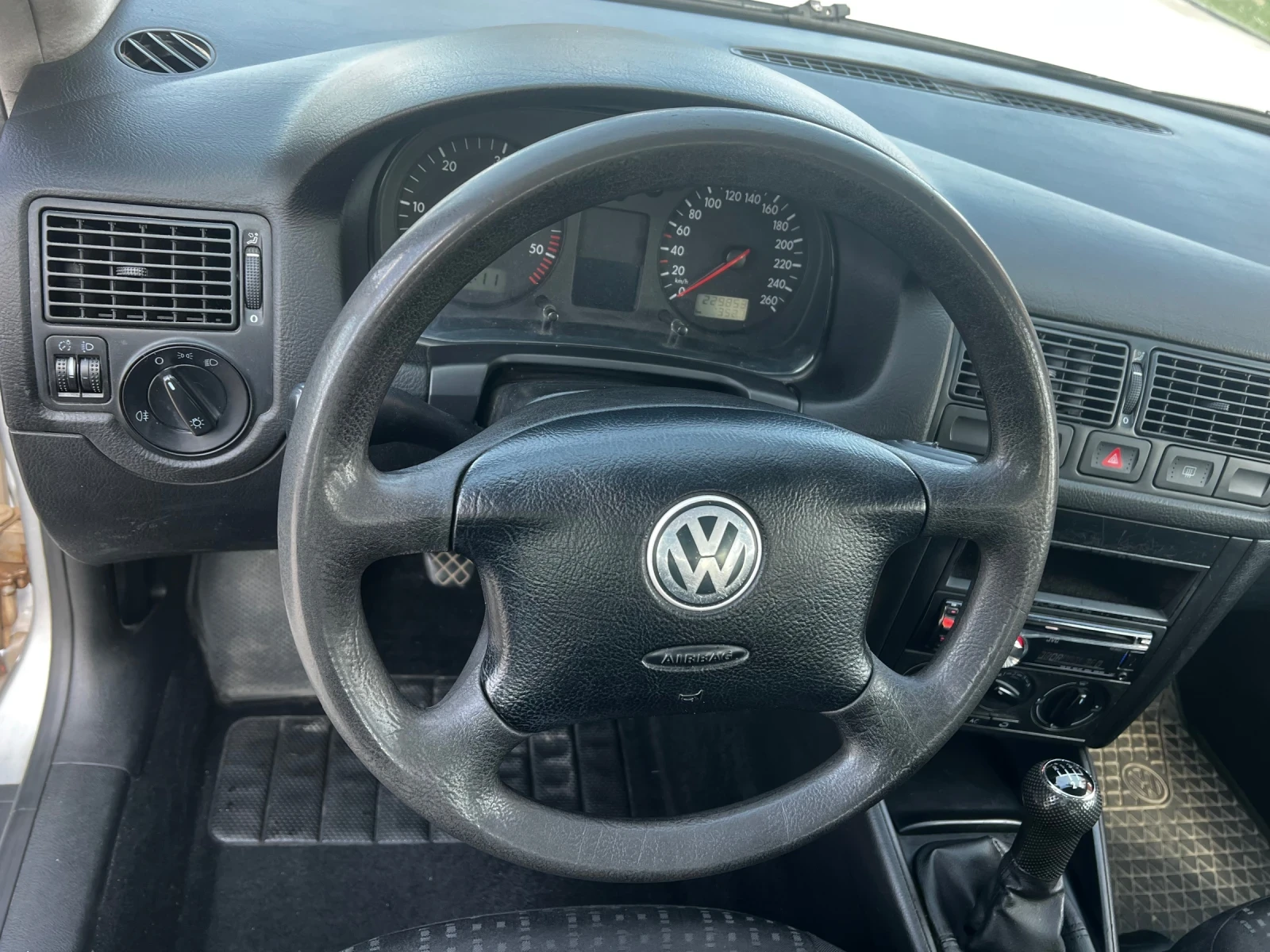VW Golf 1.9TDI. 101k, снимка 4 - Автомобили и джипове - 53997958