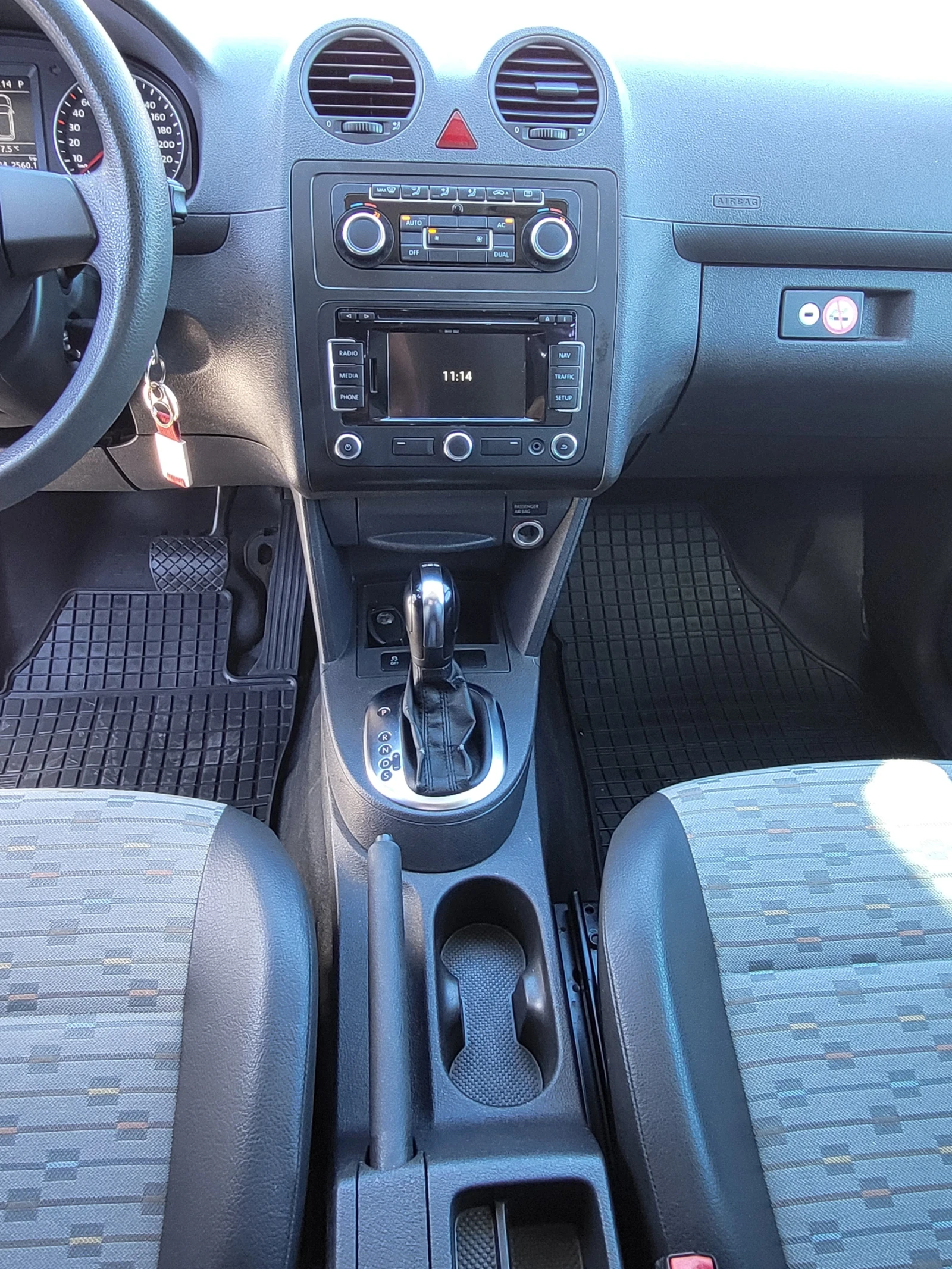 VW Caddy 2.0TDI SWISS, снимка 12 - Автомобили и джипове - 54159079