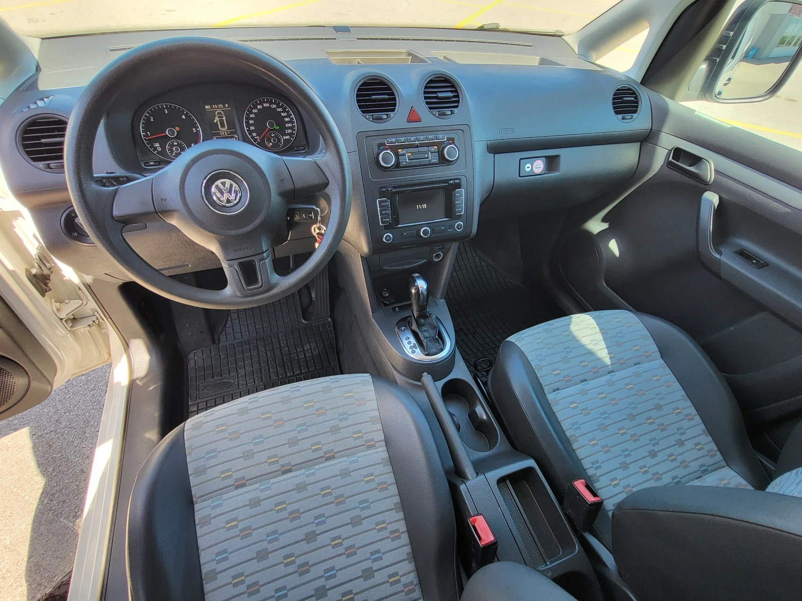 VW Caddy 2.0TDI SWISS, снимка 11 - Автомобили и джипове - 54159079