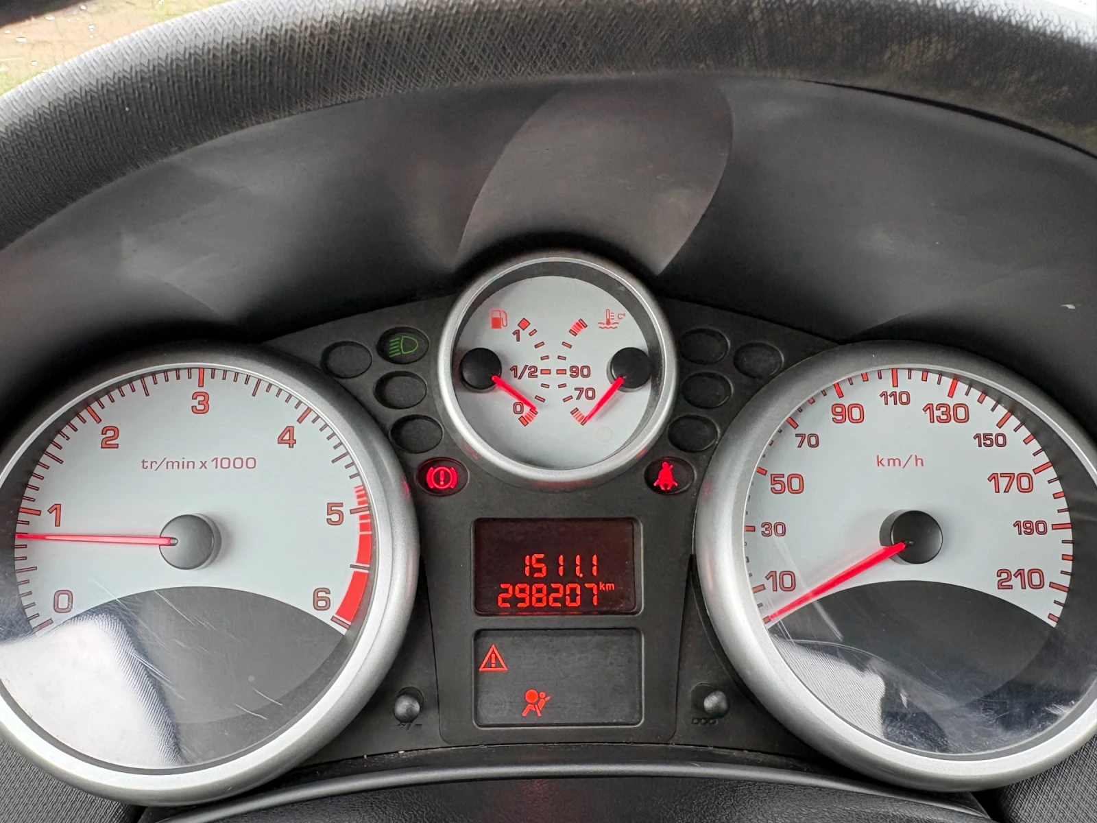 Peugeot 207 1.6 HDI 207SW, снимка 8 - Автомобили и джипове - 54165792