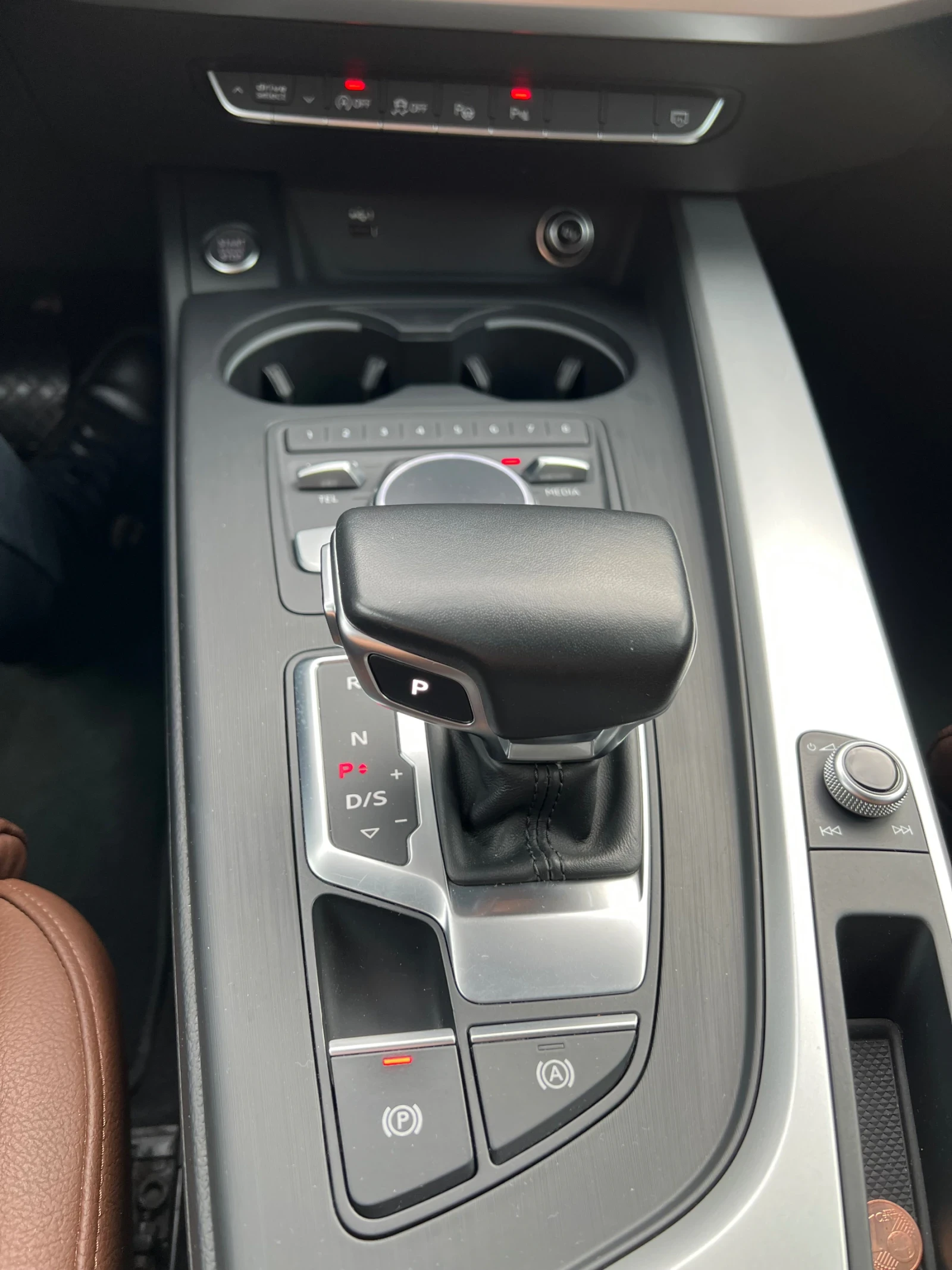 Audi A4 Avant 2.0 TDI, снимка 13 - Автомобили и джипове - 54174339