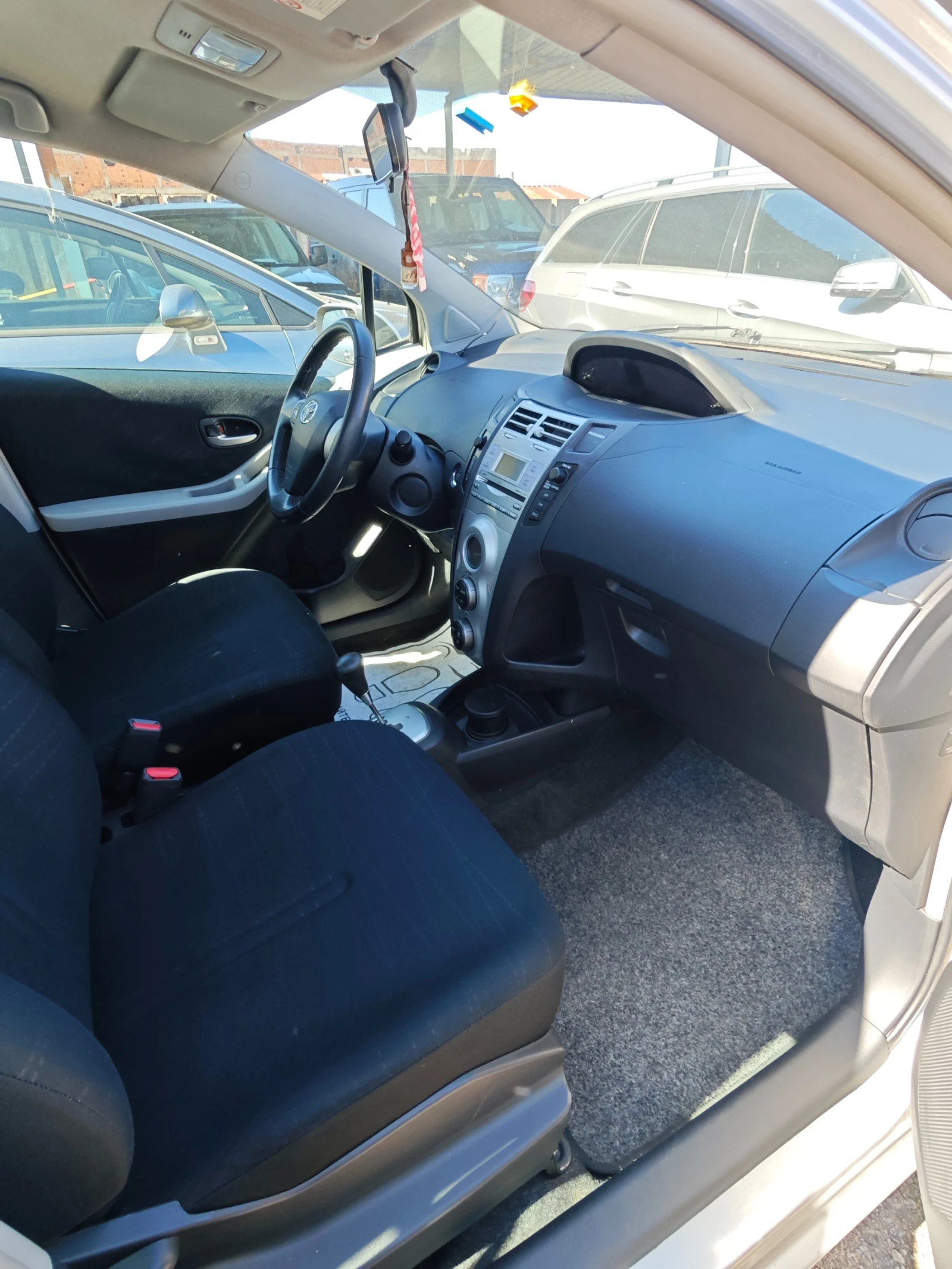 Toyota Yaris 1.4D4D АВТОМАТИК, снимка 10 - Автомобили и джипове - 54179765