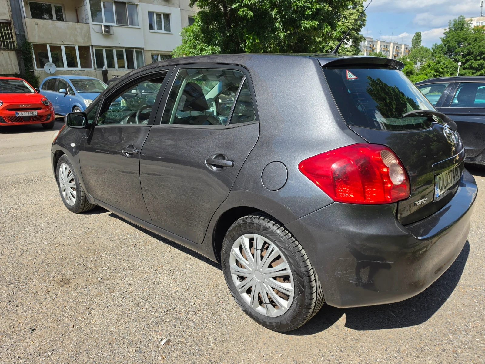 Toyota Auris 1.4 + Газ, снимка 4 - Автомобили и джипове - 54933830