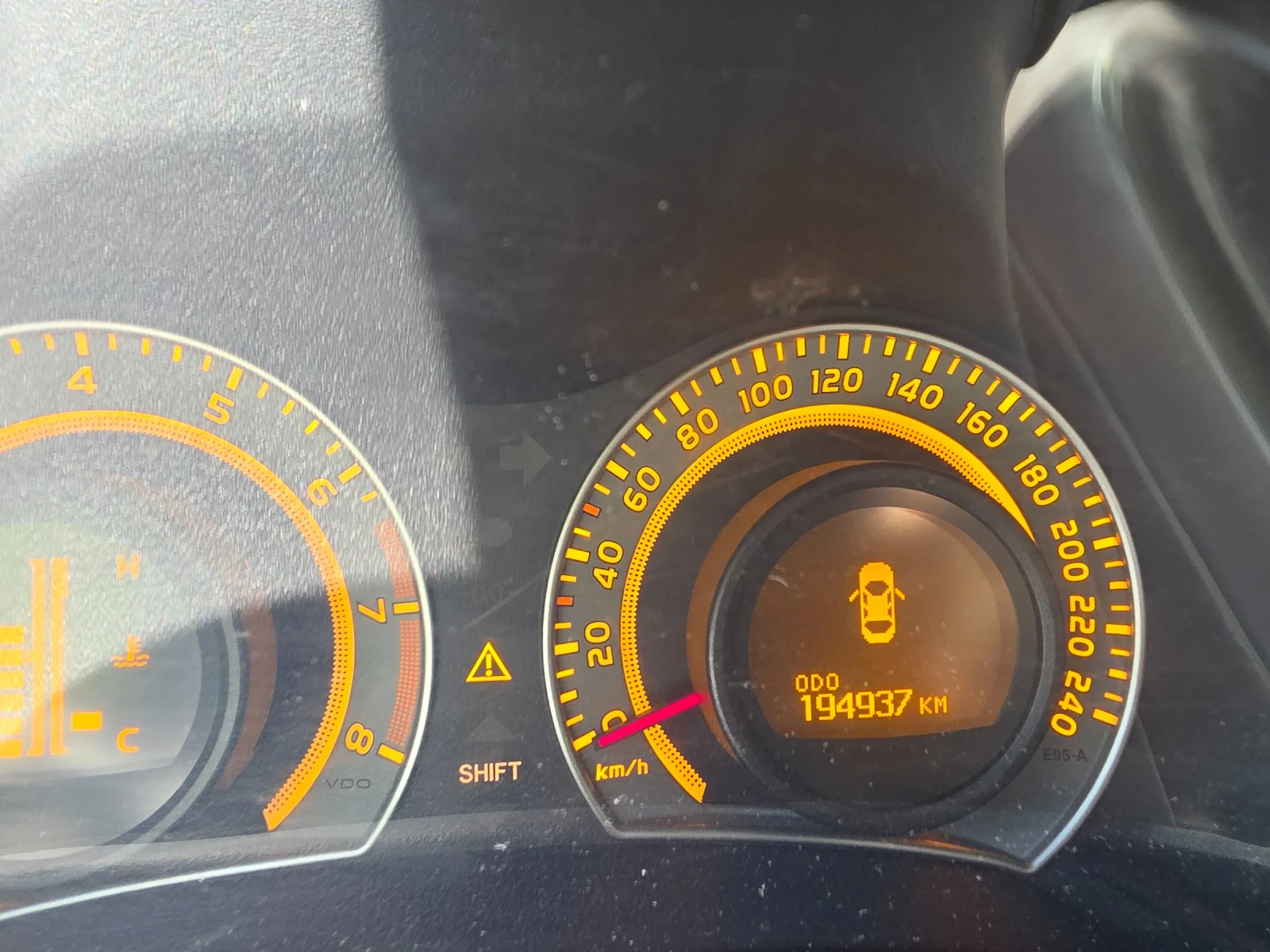 Toyota Auris 1.4 + Газ, снимка 13 - Автомобили и джипове - 54933830