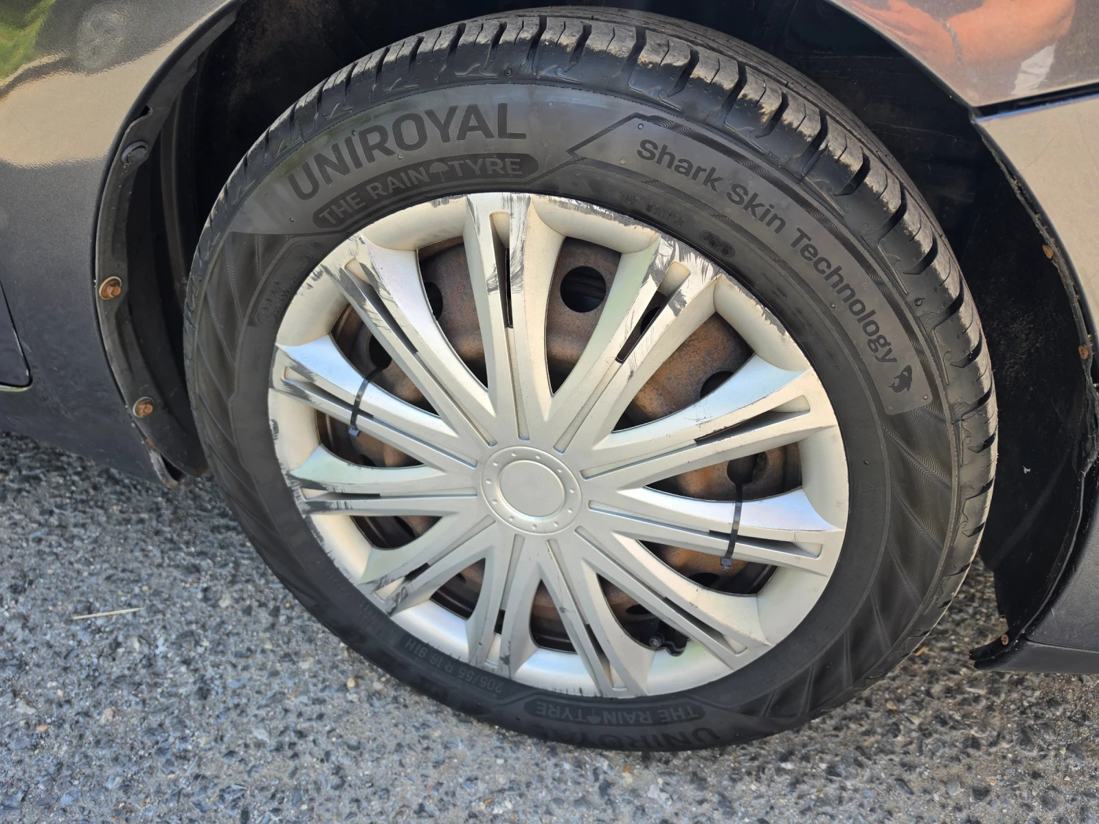Toyota Auris 1.4 + Газ, снимка 9 - Автомобили и джипове - 54933830