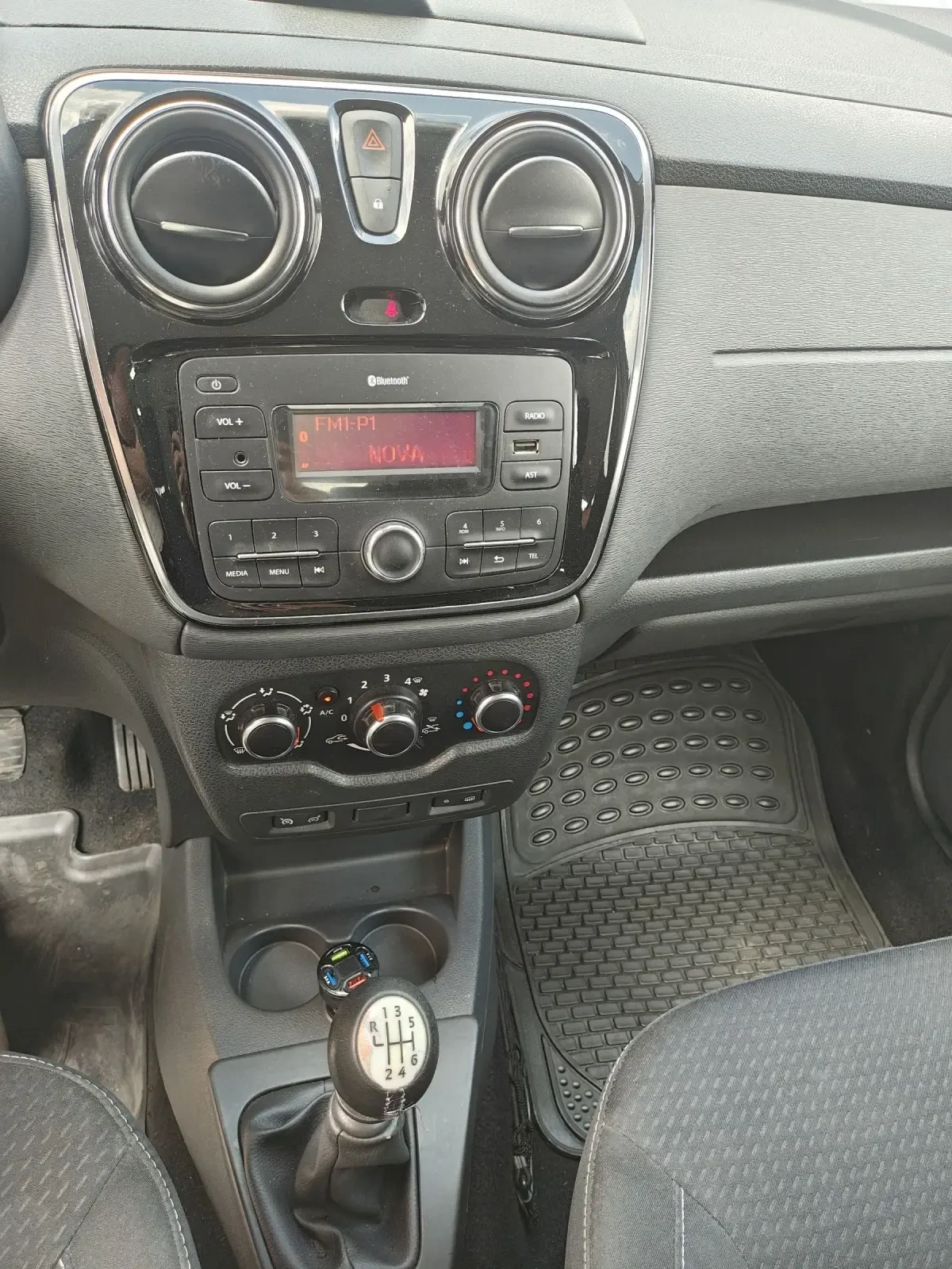 Dacia Lodgy 1.5 Dci 6+ 1 , снимка 7 - Автомобили и джипове - 55079256