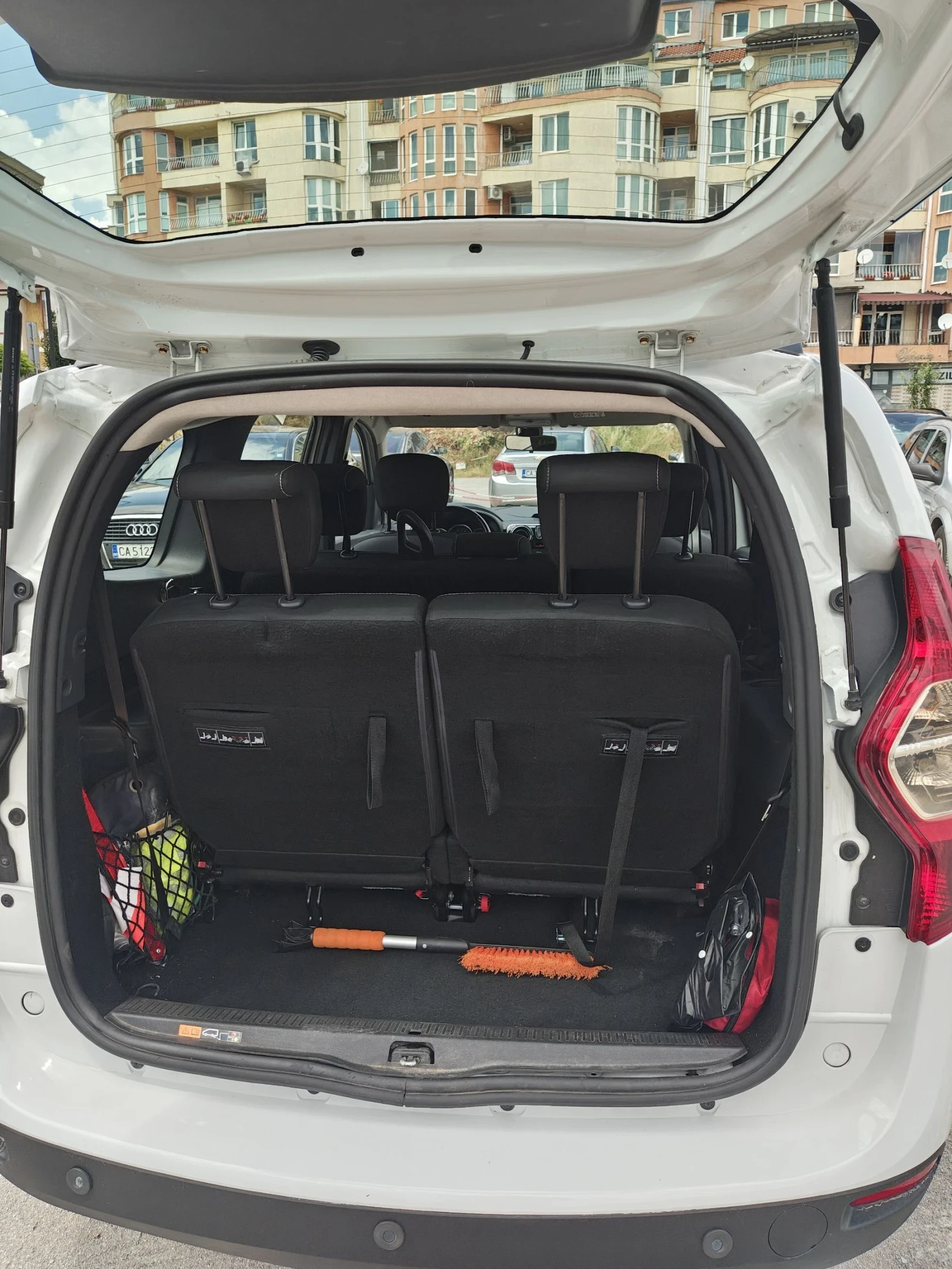 Dacia Lodgy 1.5 Dci 6+ 1 , снимка 16 - Автомобили и джипове - 55079256