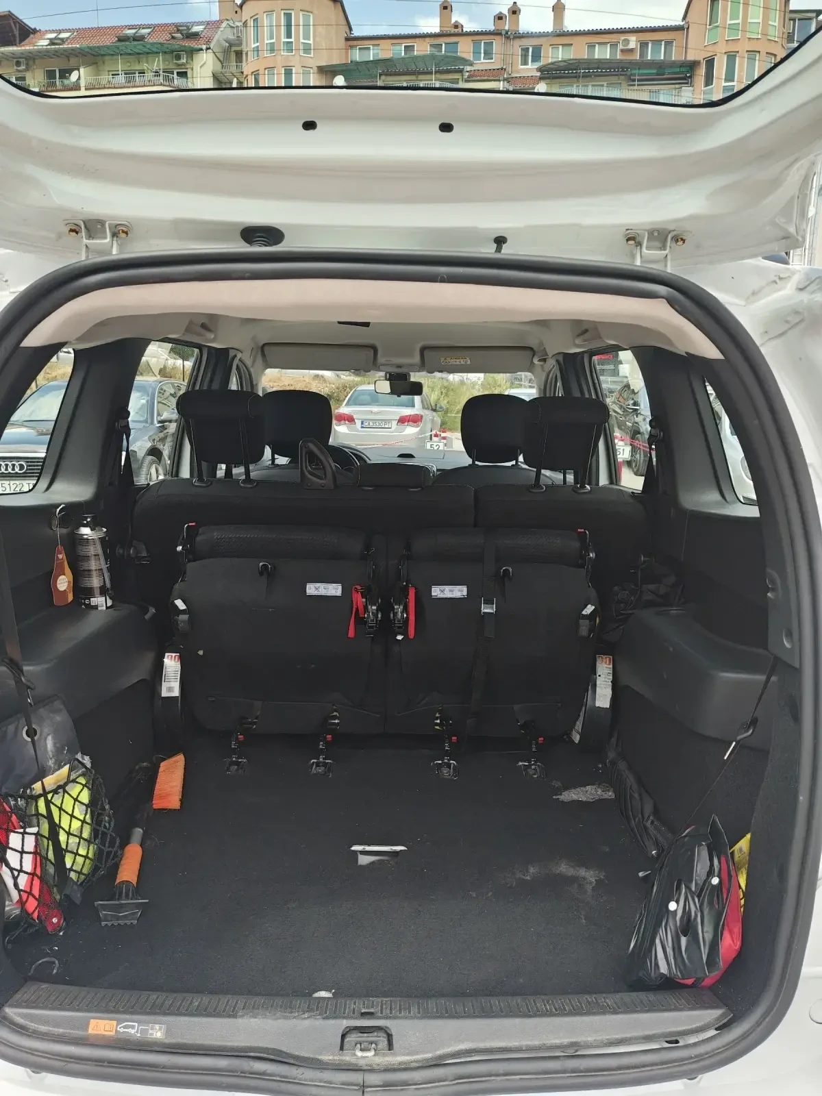 Dacia Lodgy 1.5 Dci 6+ 1 , снимка 15 - Автомобили и джипове - 55079256