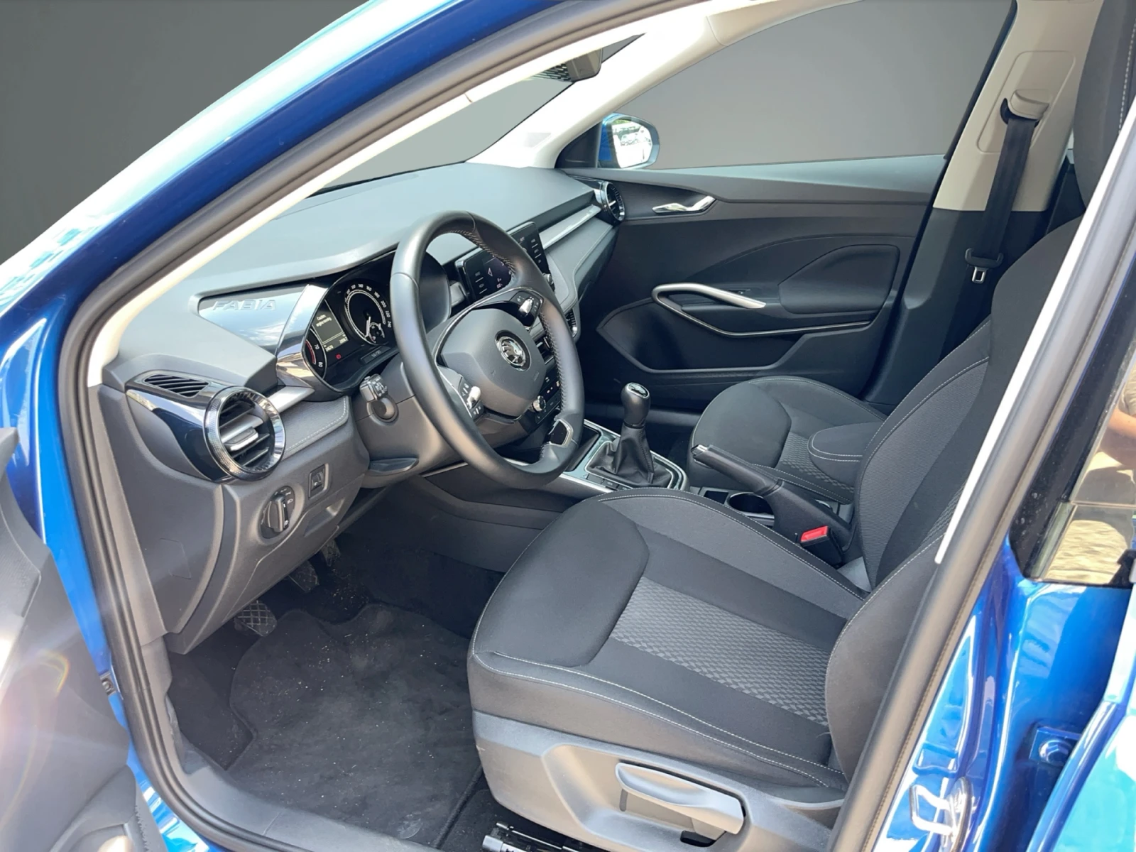 Skoda Fabia 1.0 MPI , снимка 6 - Автомобили и джипове - 55331200