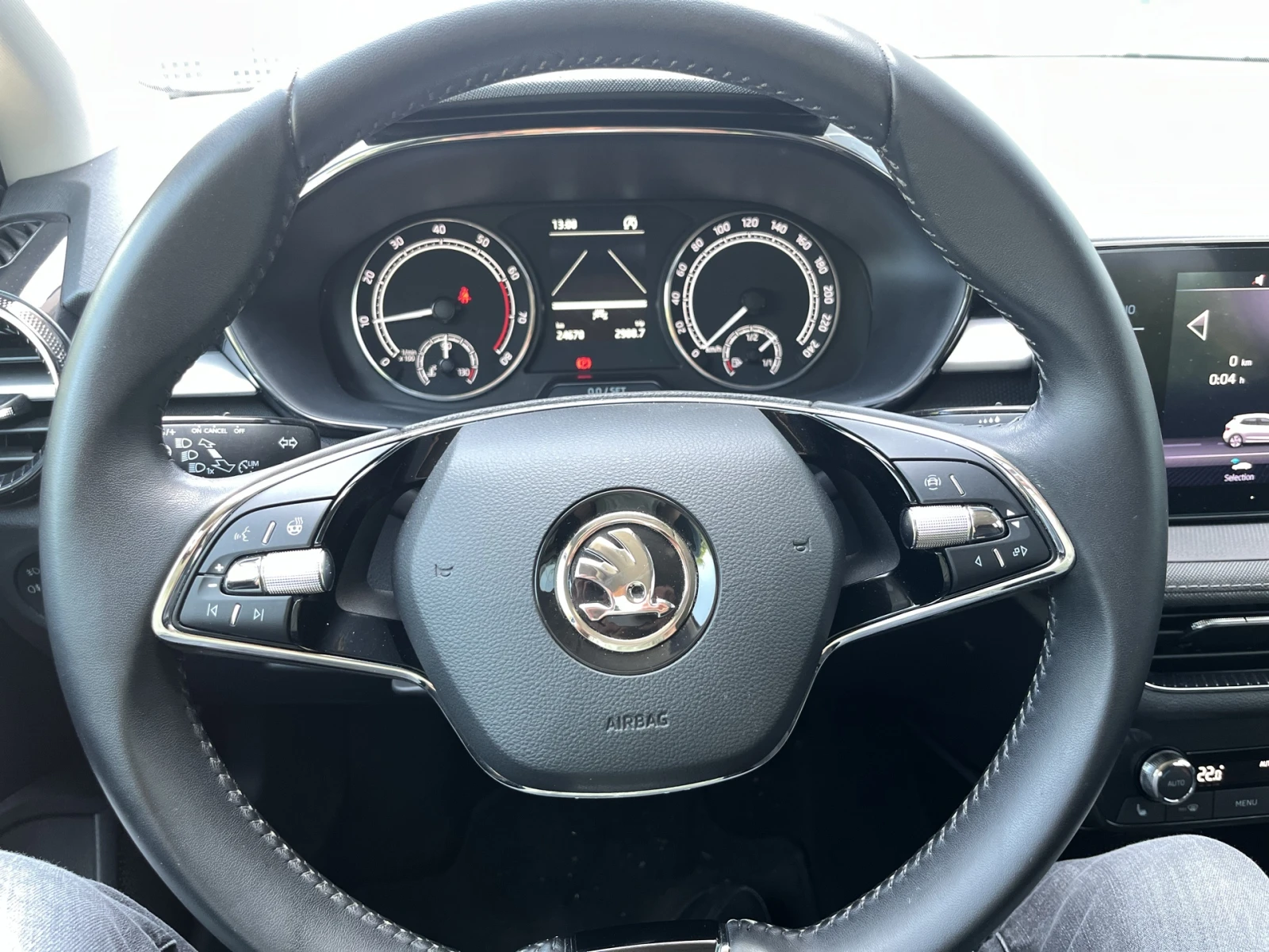 Skoda Fabia 1.0 MPI , снимка 11 - Автомобили и джипове - 55331200