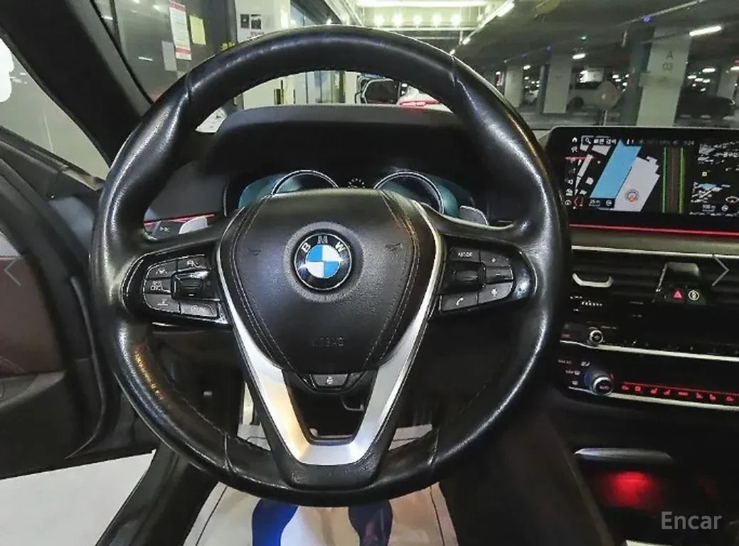 BMW 530 M* SPORT* ОБДУХВАНЕ* 360КАМЕРА* ХЕДЪП* LANE* ASSIS, снимка 9 - Автомобили и джипове - 56129122