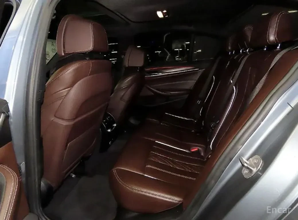 BMW 530 M* SPORT* ОБДУХВАНЕ* 360КАМЕРА* ХЕДЪП* LANE* ASSIS, снимка 15 - Автомобили и джипове - 56129122